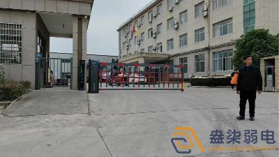 18米宽工业园区出入口道闸到底该怎样装？