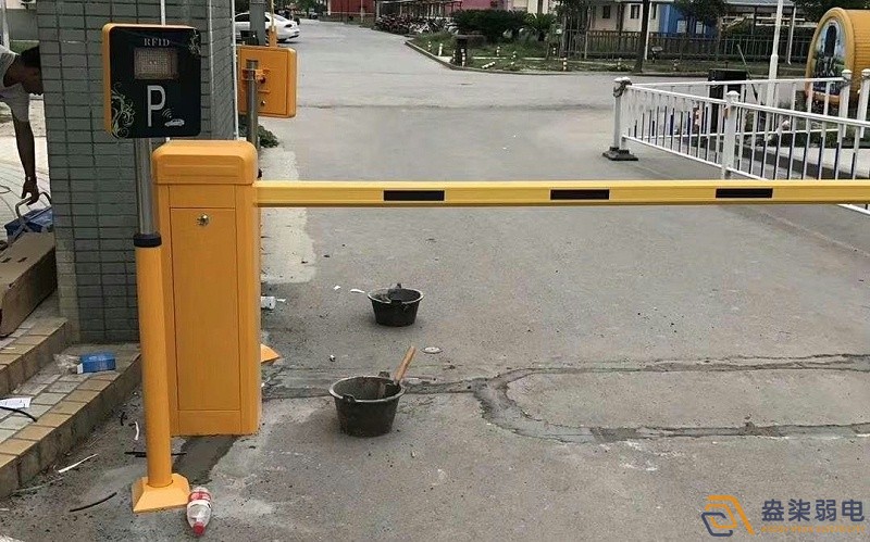 停车场道闸为什么很少砸到车？