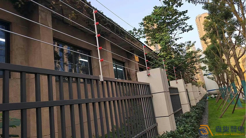 电子围栏会被风吹倒吗？