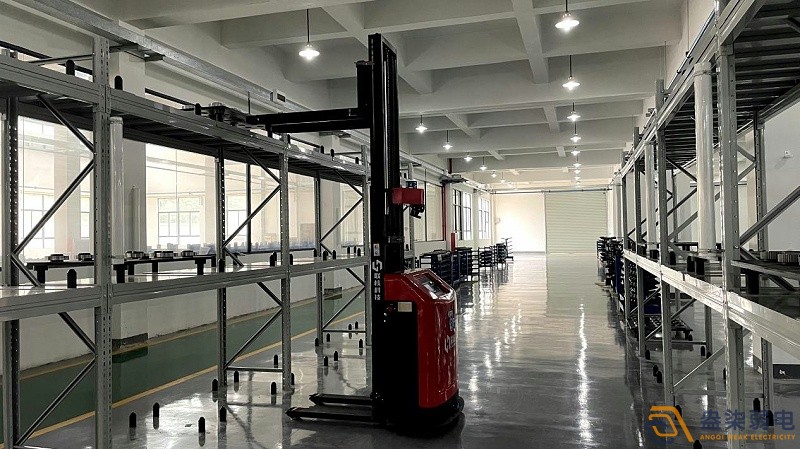 堆垛叉取式机器人是什么？怎么用