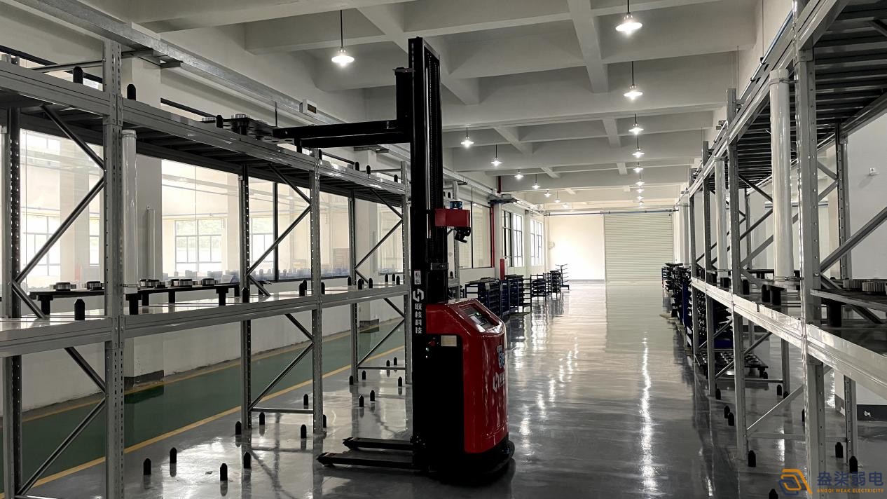 堆垛叉取式机器人是什么？怎么用