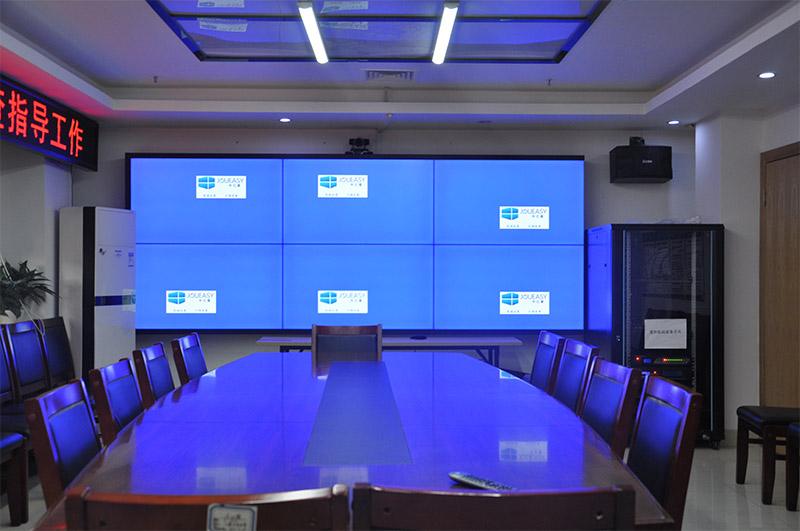 工厂会议室大屏幕升级，选择投影还是拼接屏幕好？