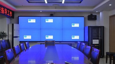 工厂会议室大屏幕升级，选择投影还是拼接屏幕好？