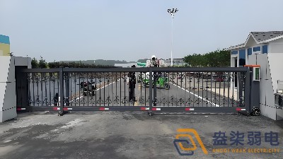 工厂大门优选：段滑门优势多