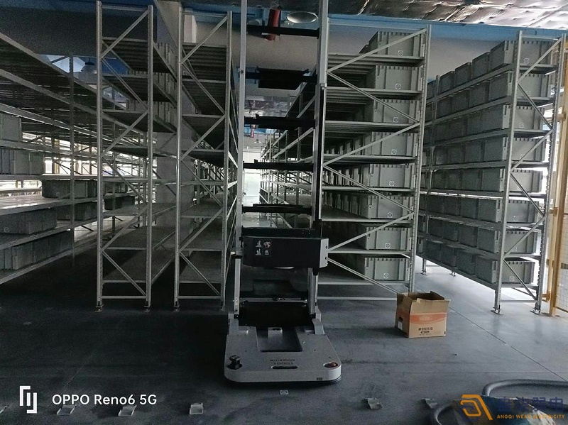 料箱机器人是什么？工厂仓库 货到人 拣选方案怎么选